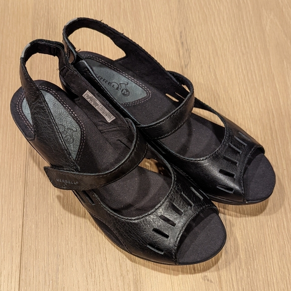 Comfortable Black Leather Heeled Sandals - Picture 12 of 12